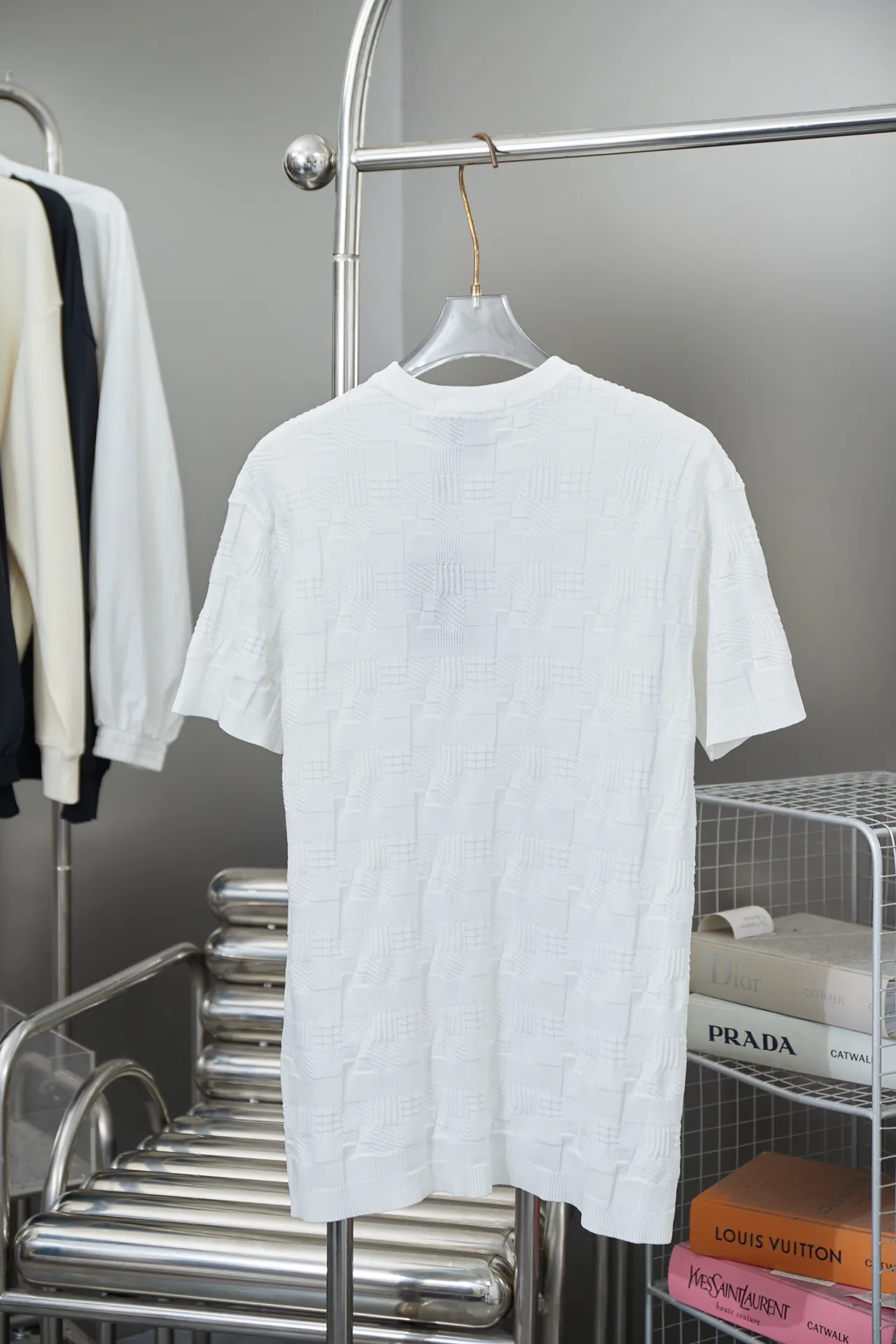 🅿️220 high-quality LOUIS VUITTON/Louis Vuitton 25FW America's Cup sports jacquard T-shirt, the 25FW fashion show's dawn style. Complete with three standards, using high-weight pure cotton fabric! It feels very comfortable in the hand. The OS drop-shoulder version adopts round mesh printing technology. It is fashionable and personalized, and it is super versatile! The threaded neckline is not loose, the color is fixed at high temperature, and the through-shoulder strapping process is used. Unisex S M L XL